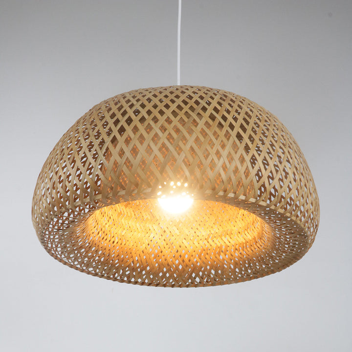 Elegant pendant lamp made of hand-woven rattan Bowlift
