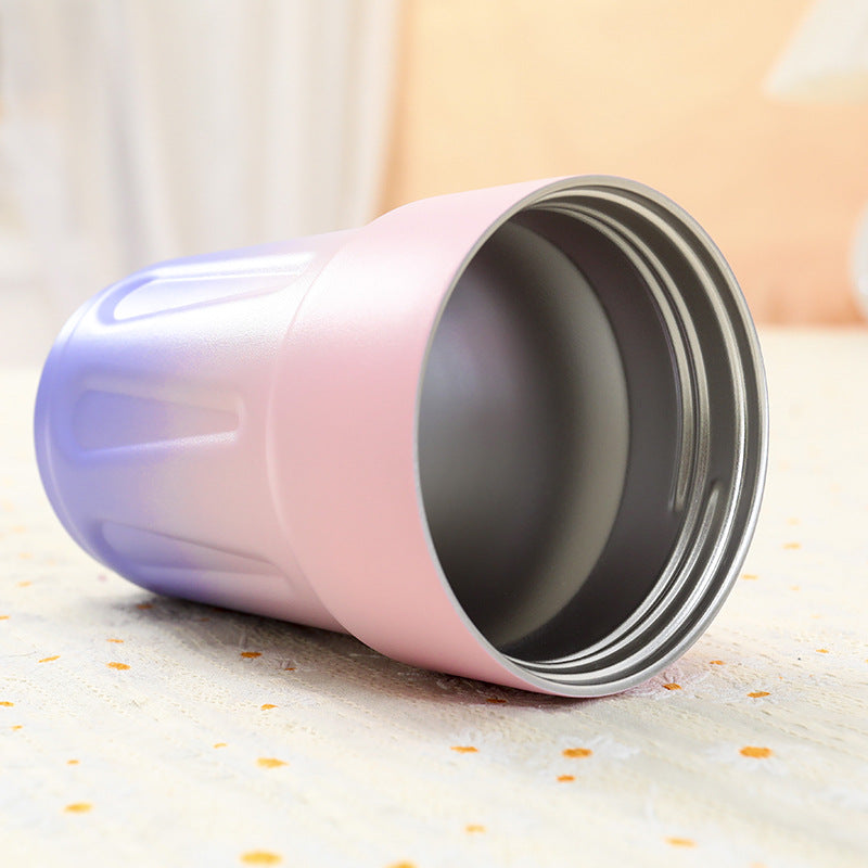 Women’s insulated cup with innovative drip protection and practical carrying handle Bowlift