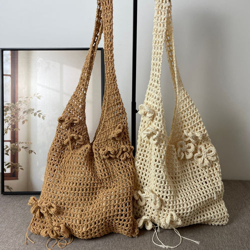 Hand-knotted beach bag with flower details Bowlift