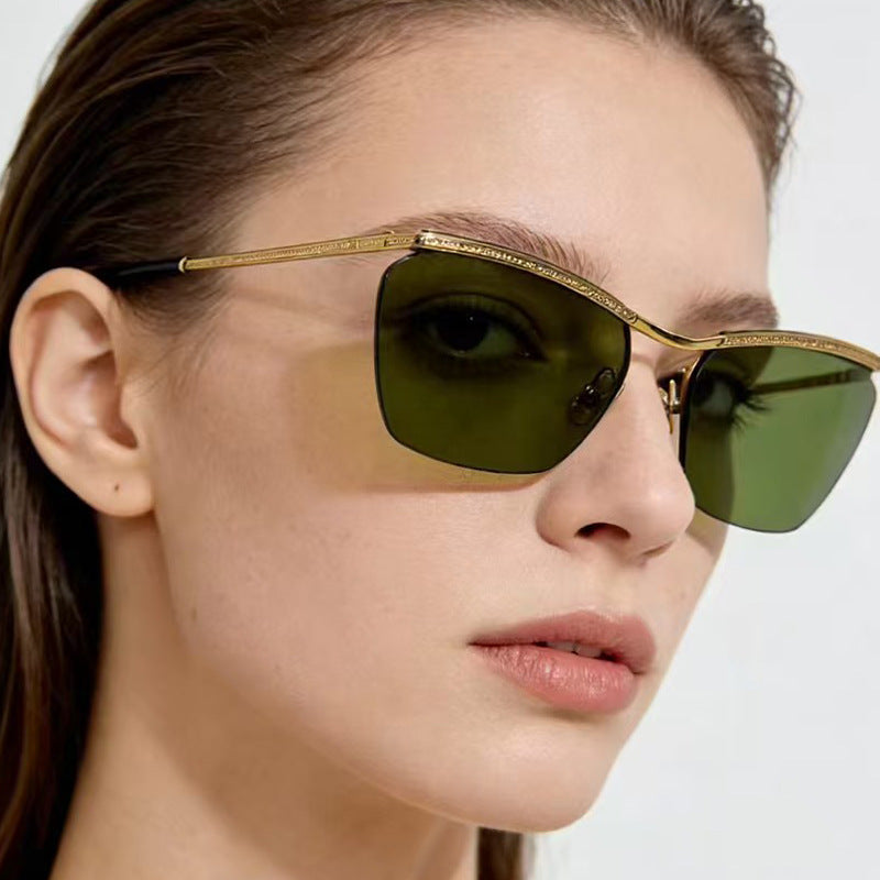 Women's Fashion Sunglasses with Delicate Frame and Gentle Gradient Bowlift