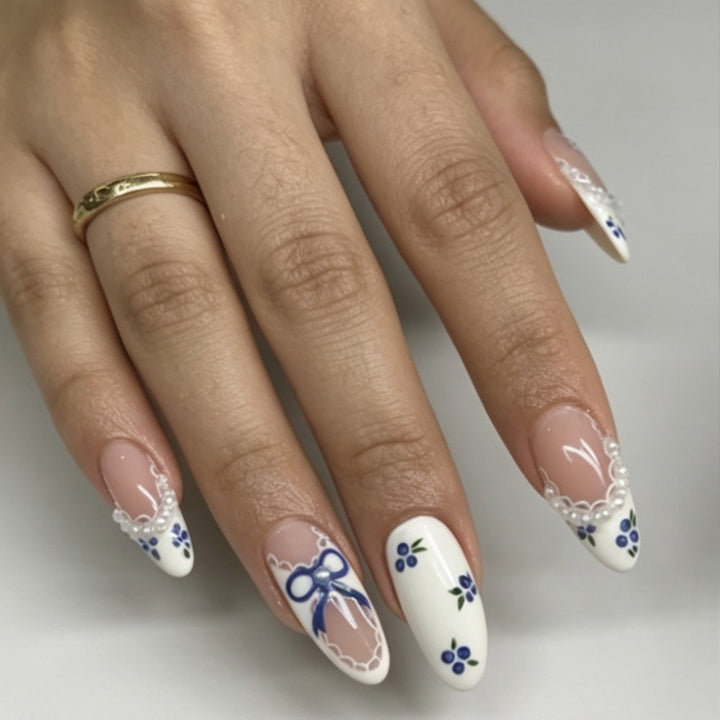 Artificial Nails in Romantic Flower Design Bowlift