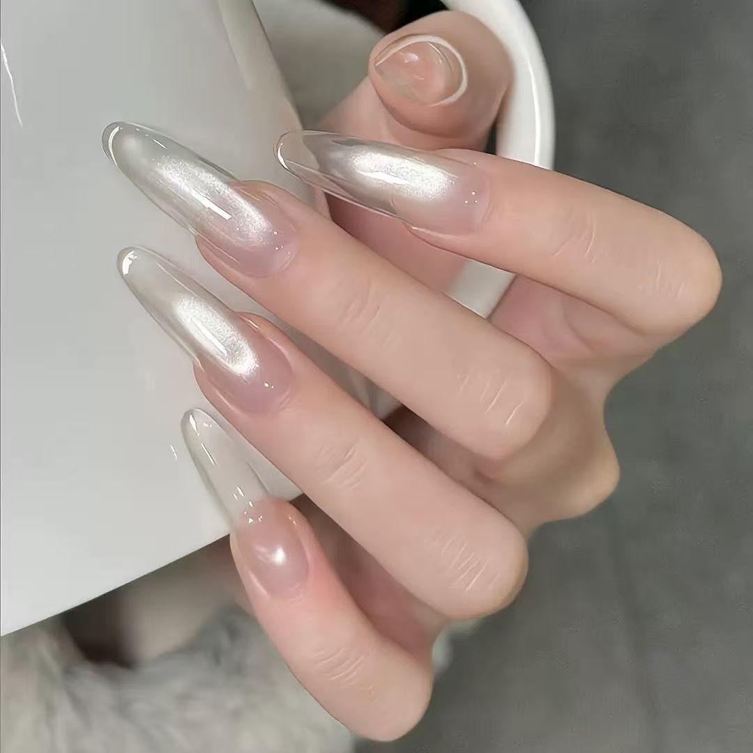 Artificial nails with elegant ombre effect and glitter accents Bowlift