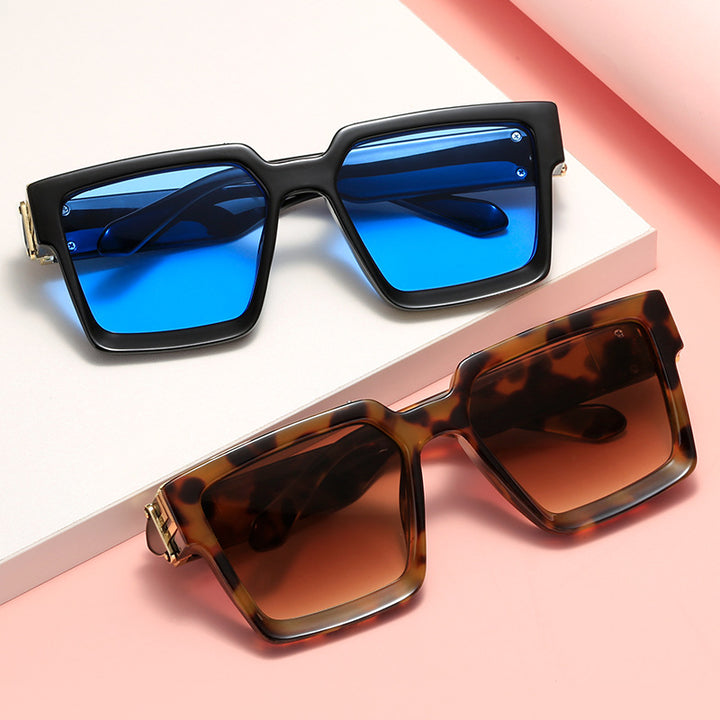 Women's square designer sunglasses with striking frame Bowlift