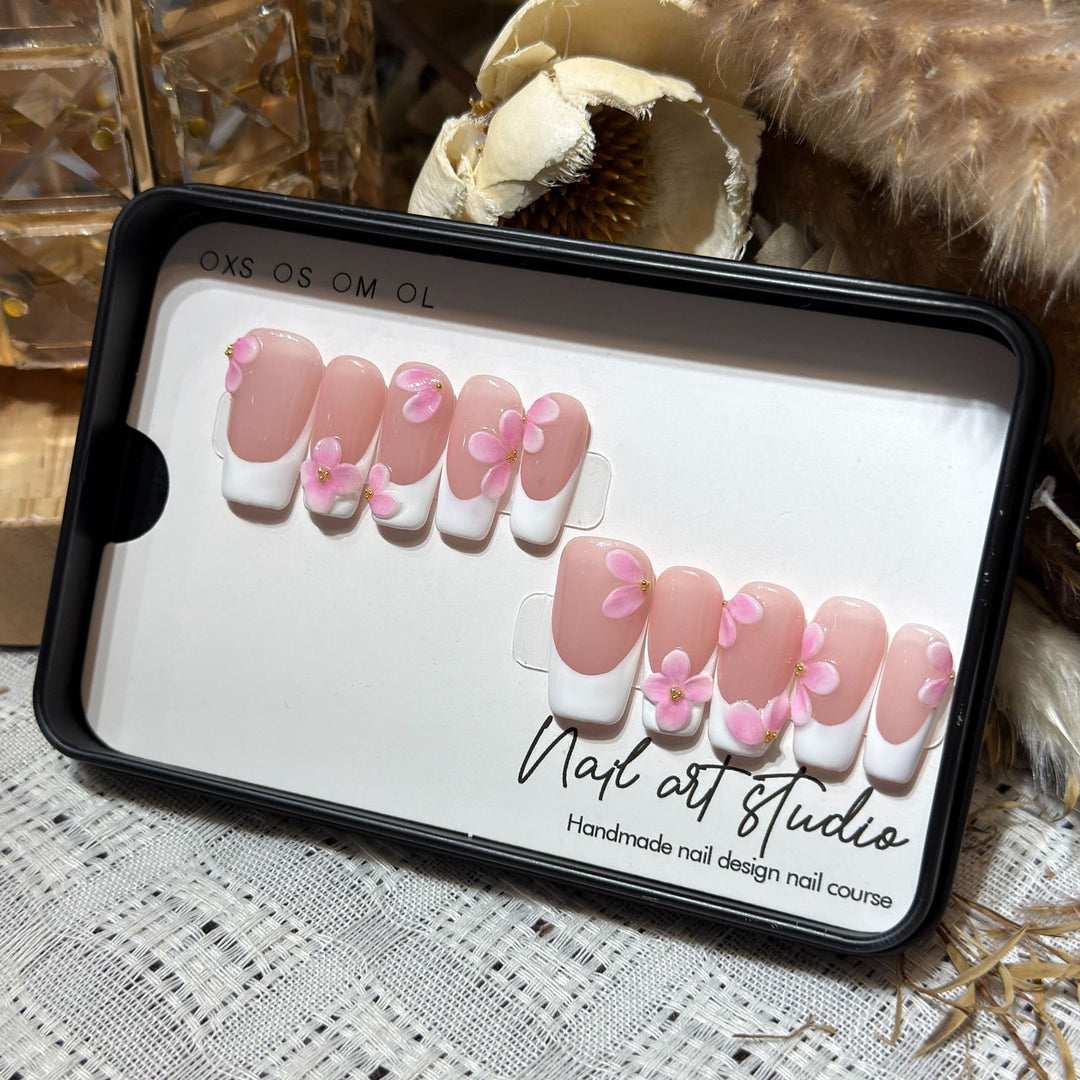 Floral Embellished Press-On Nail Set Bowlift