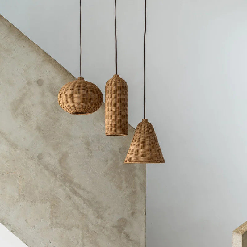 Handmade pendant light made of braided rattan Bowlift
