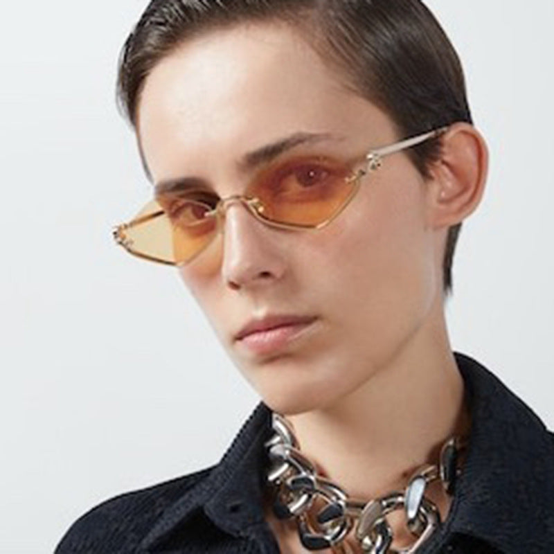 Ladies sunglasses in an elegant, geometric design Bowlift
