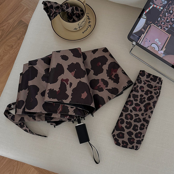 Women's Foldable Umbrella in Modern Leopard Pattern Bowlift