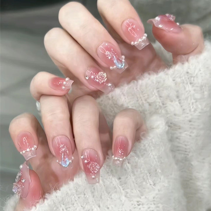 Artificial nails with glitter accents and playful motifs Bowlift