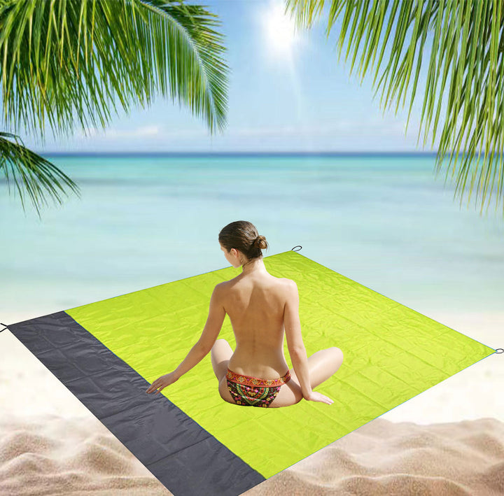 WoOutdoor Waterproof Beach Blanket Bowlift