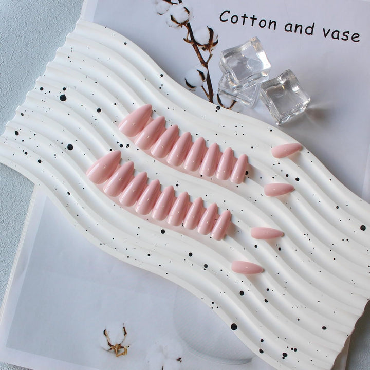 Artificial nail set in elegant stiletto shape Bowlift