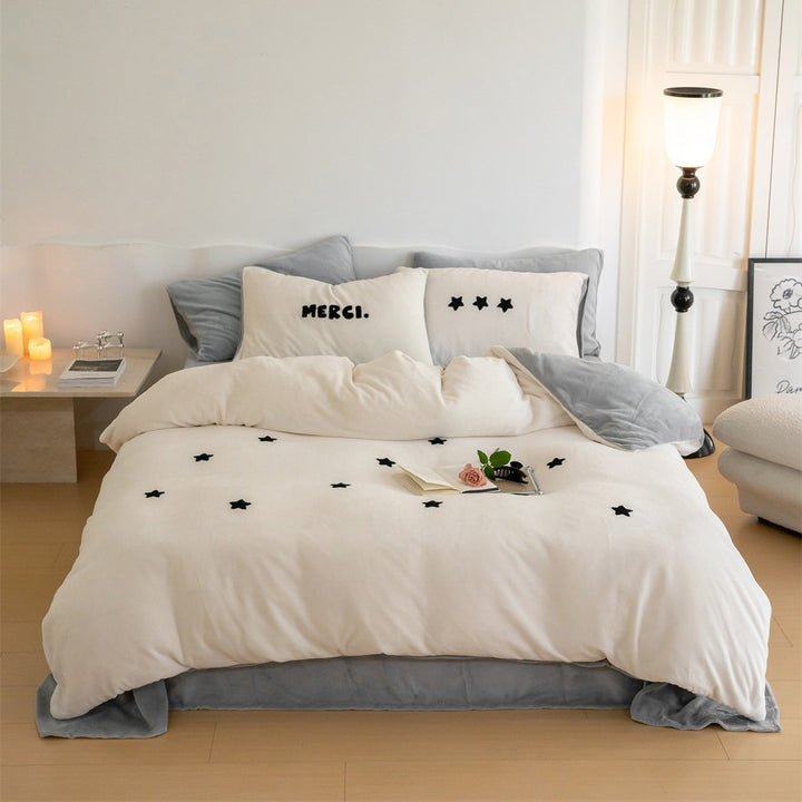 Fluffy bedding set made of microfleece with star application
