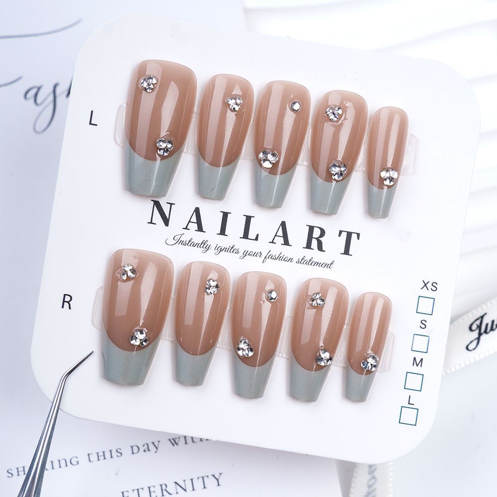 Artistic Stiletto Press-On Nail Set with Floral Embellishments Bowlift