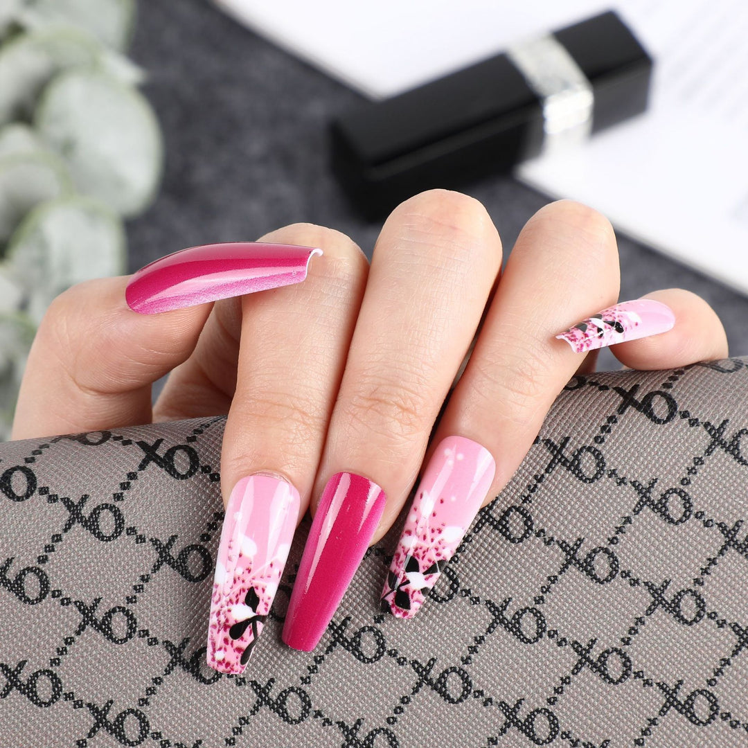 Artificial nails with floral and glittering accent Bowlift