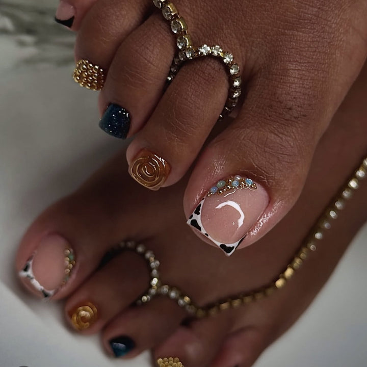 Artful toenail decoration with elegant gold accent Bowlift