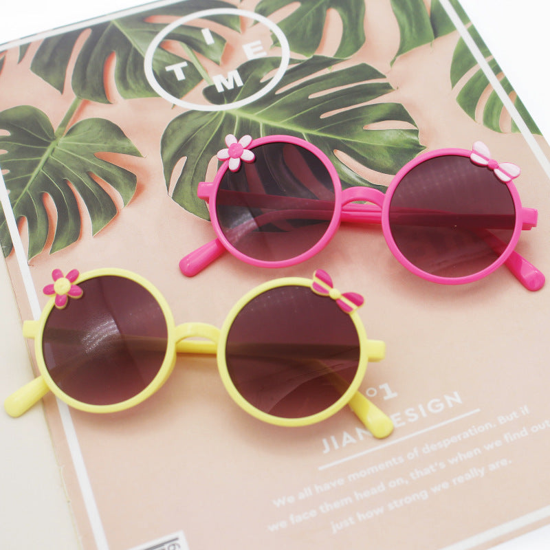 Ladies sunglasses with playful floral accents Bowlift