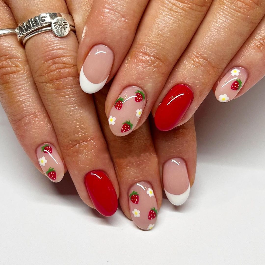 Strawberry-Themed Decorative Nail Art Bowlift