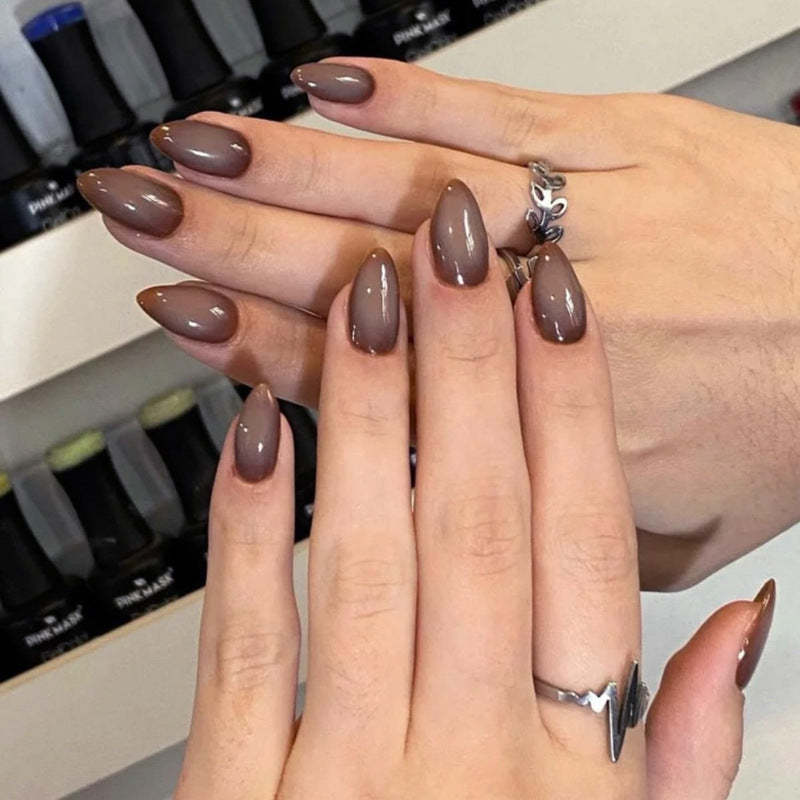 Artful nail extensions in elegant banana design Bowlift