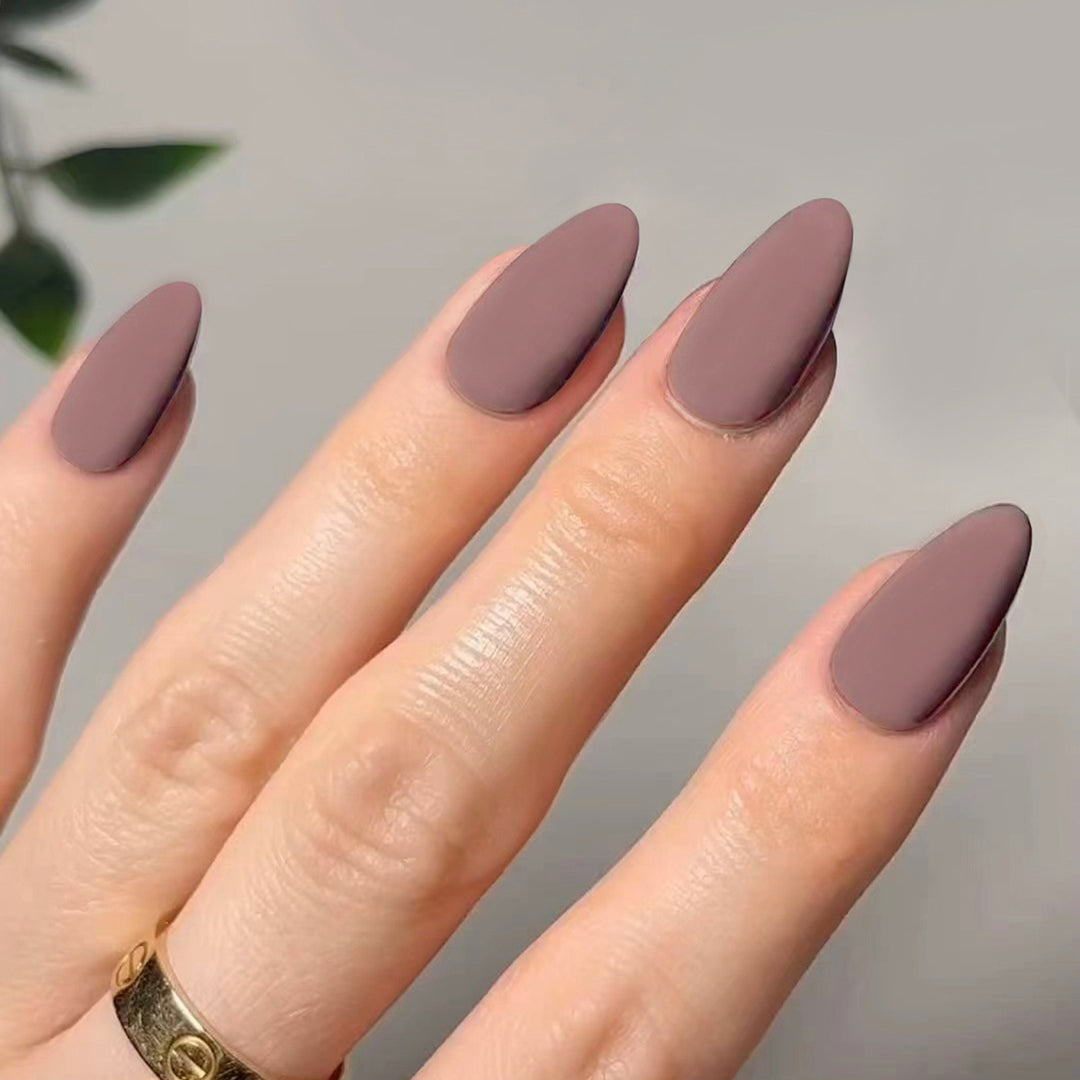 Artful stiletto nails in matte design Bowlift
