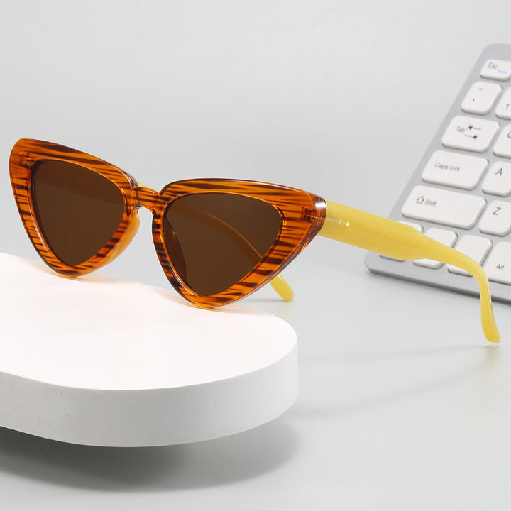 Ladies stylish Cat-Eye sunglasses with striking design Bowlift