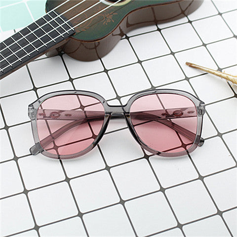 Women's Fashionable XXL Sunglasses with Sturdy Frame Bowlift