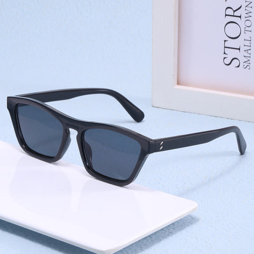 Ladies fashionable sunglasses in trendy geometric design Bowlift