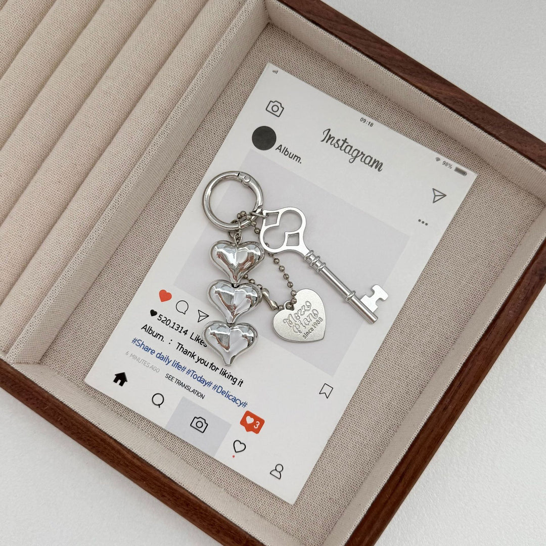 Artistic Heart-Shaped Keychain Bowlift