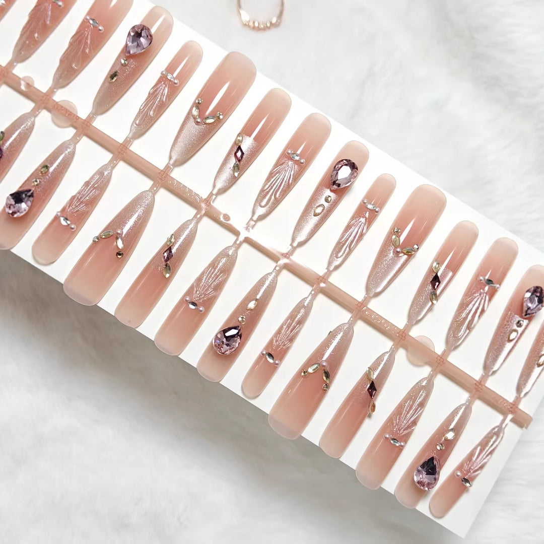 Artificial nails with luxurious decoration Bowlift