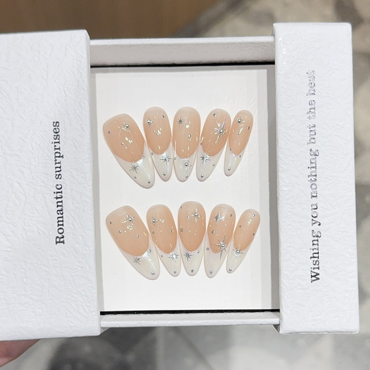 Glamorous artificial nails with romantic star pattern Bowlift