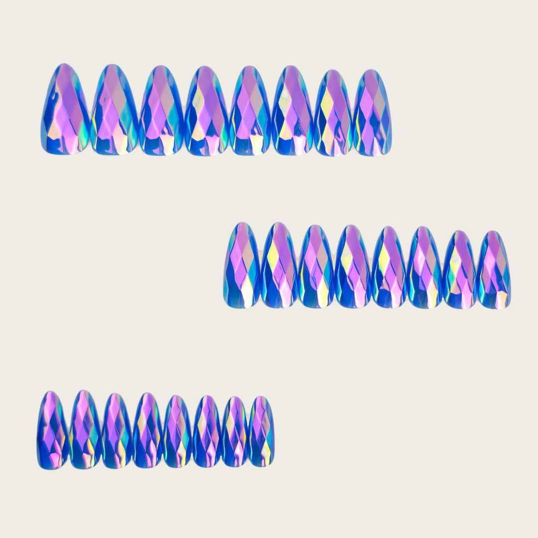 Artificial nails with faceted design Bowlift
