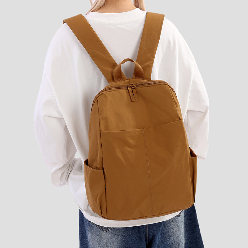 Everyday backpack with practical space concept Bowlift