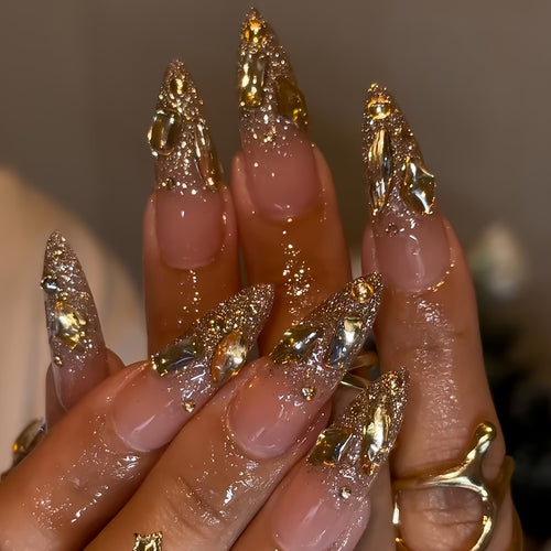 Glamorous Glittery Stiletto Nail Art Bowlift