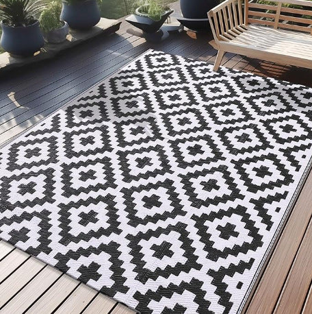 Women Elegant decorative rug with geometric pattern Bowlift