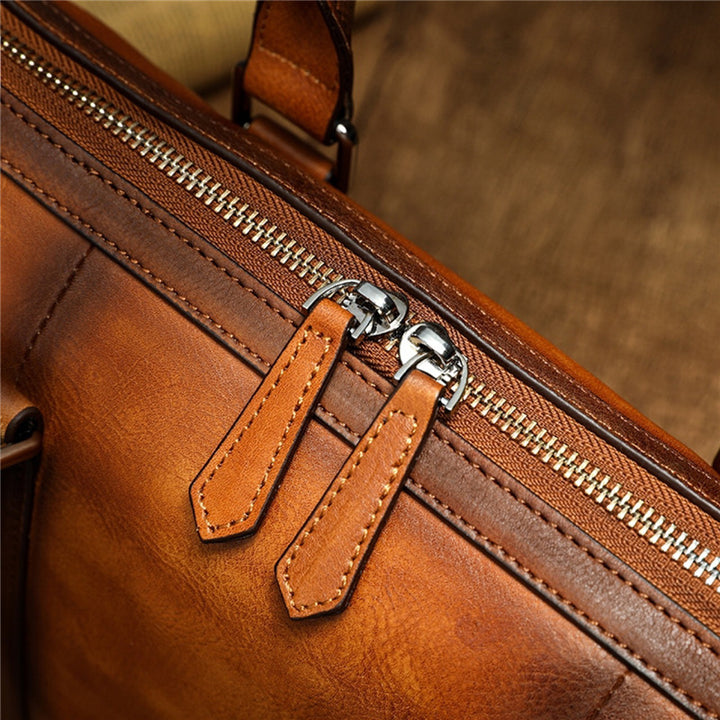 Elegant briefcase with removable laptop compartment Bowlift