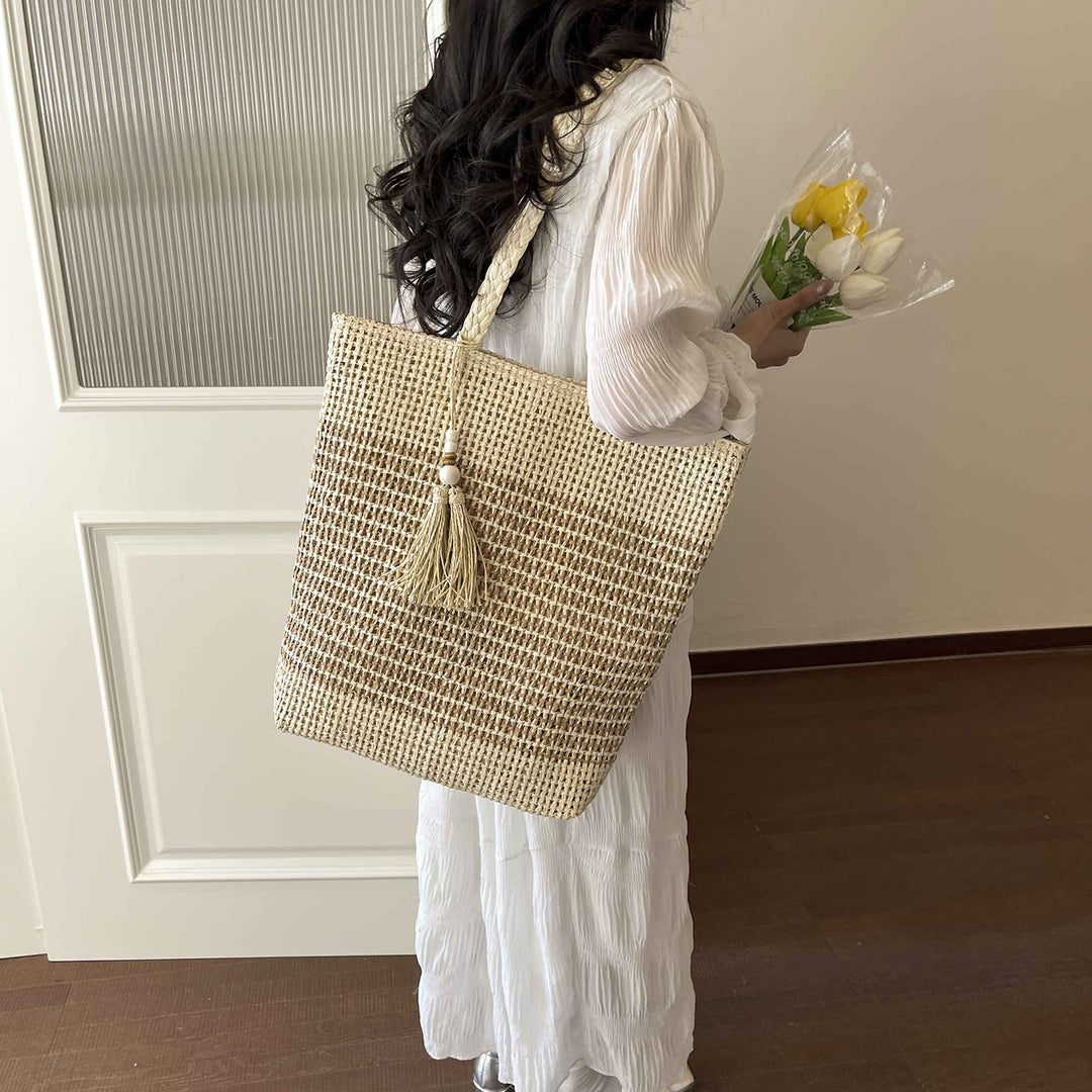 Elegant Woven Beach Bag Bowlift