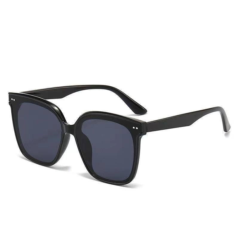 Fashion-Forward Sunglasses Bowlift