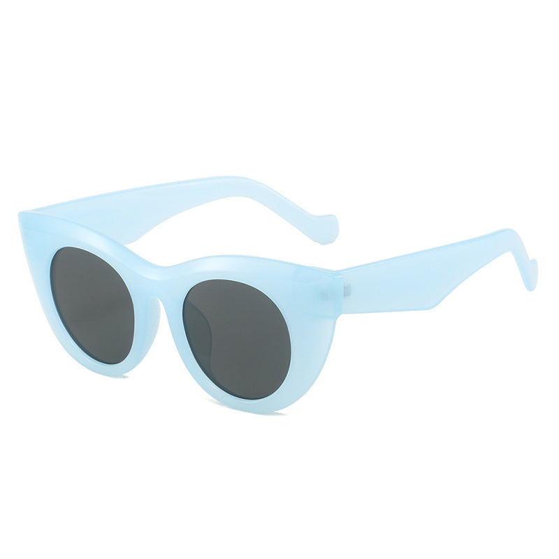 Ladies Cat-Eye Sunglasses with Wide Frame and UV Protection Bowlift
