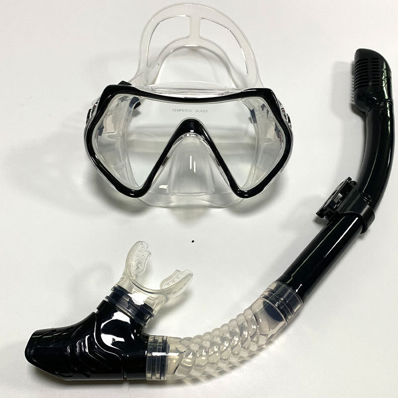 Snorkel mask with secure and comfortable mouthpiece Bowlift