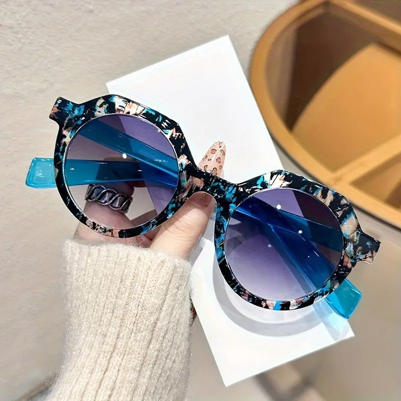 Ladies extravagant round sunglasses with colored accented frame Bowlift