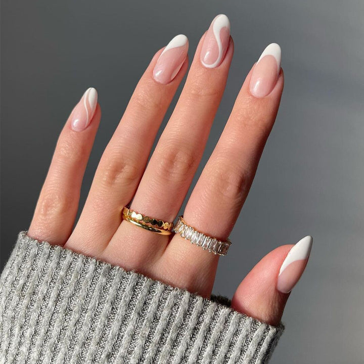 Glamorous Glittery Stiletto Press-On Nails Bowlift