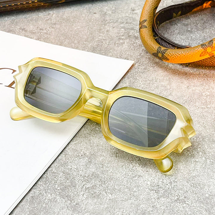 Women's fashionable sunglasses with striking frame Bowlift
