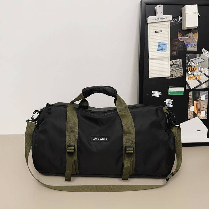 Sporty travel bag with adjustable shoulder strap and sturdy carrying handle Bowlift