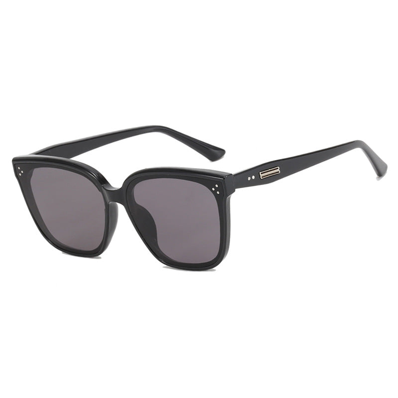 Women's modern oversized sunglasses with elegant, wide frame Bowlift