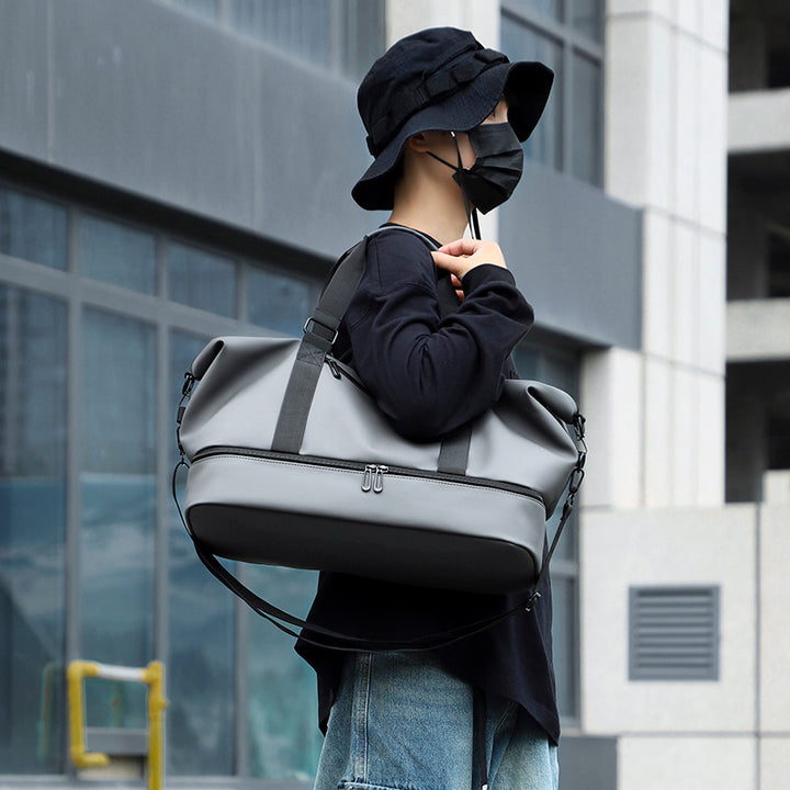 Sporty and Water-Repellent Duffel Bag with Adjustable Carrying System Bowlift