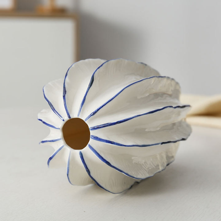 Decorative ceramic bowl in flower design Bowlift