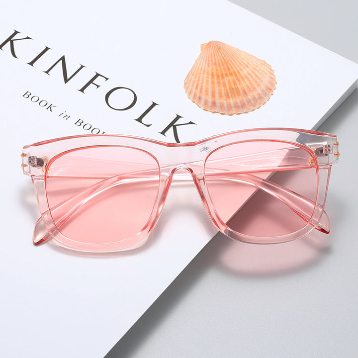Ladies fashionable sunglasses in contemporary design Bowlift