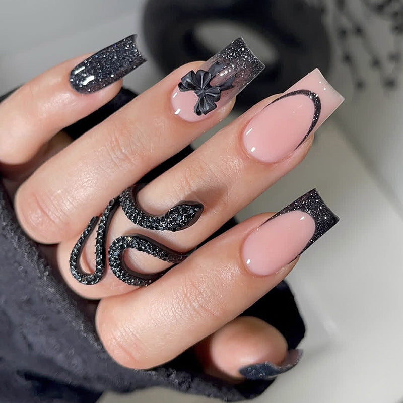 Creative Nail Art Set with Glamorous Accents Bowlift