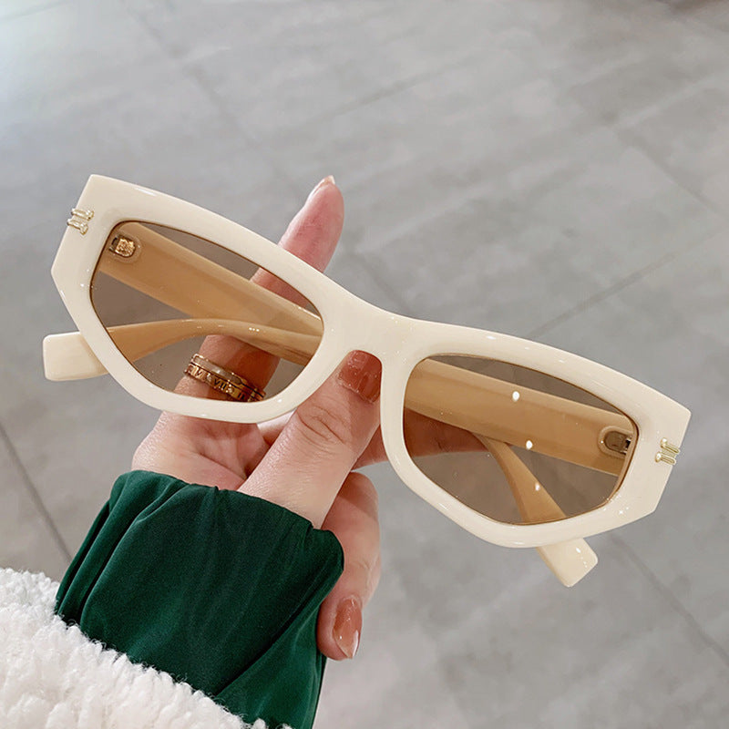 Ladies geometric sunglasses with curved frame and protective UV filter Bowlift