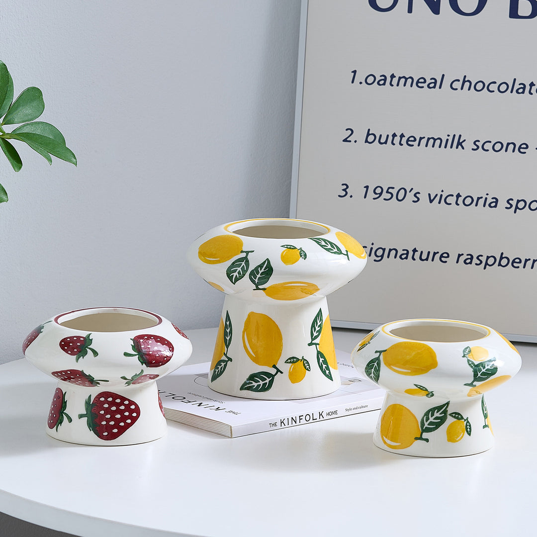 Ceramic vase with strawberry pattern Bowlift