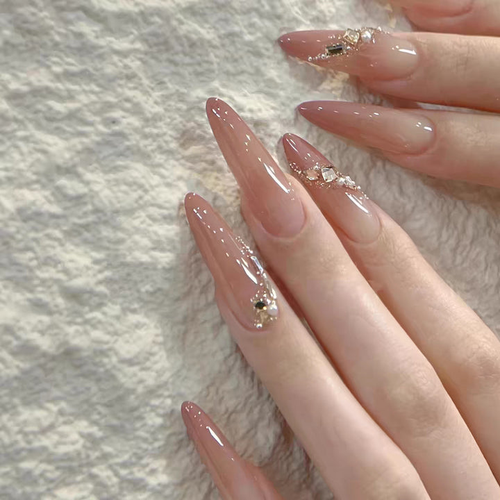 Artistic Themed Press-On Nail Design Bowlift