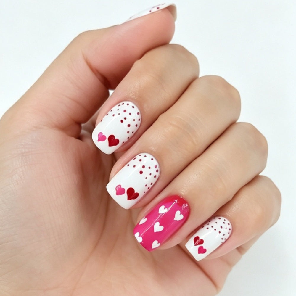 Artificial nails with romantic heart design and creative details Bowlift